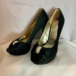 Guess rhinestone pump shoes sie 8.5
